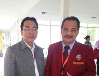 Florus Daeli (Kiri) dan Faahakhododo Maruhawa (Kanan)