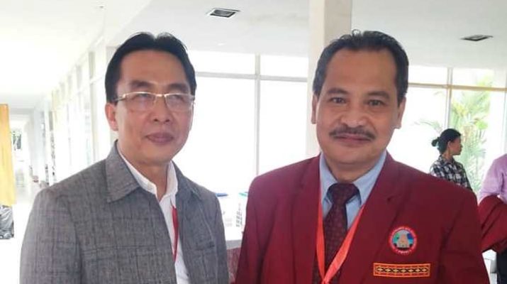 Florus Daeli (Kiri) dan Faahakhododo Maruhawa (Kanan)