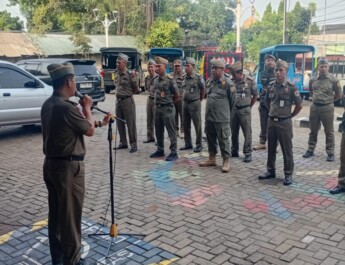 Sekcam Kramatjati Pimpin APel Dihalaman Kantor Kecamatan Kramatjati